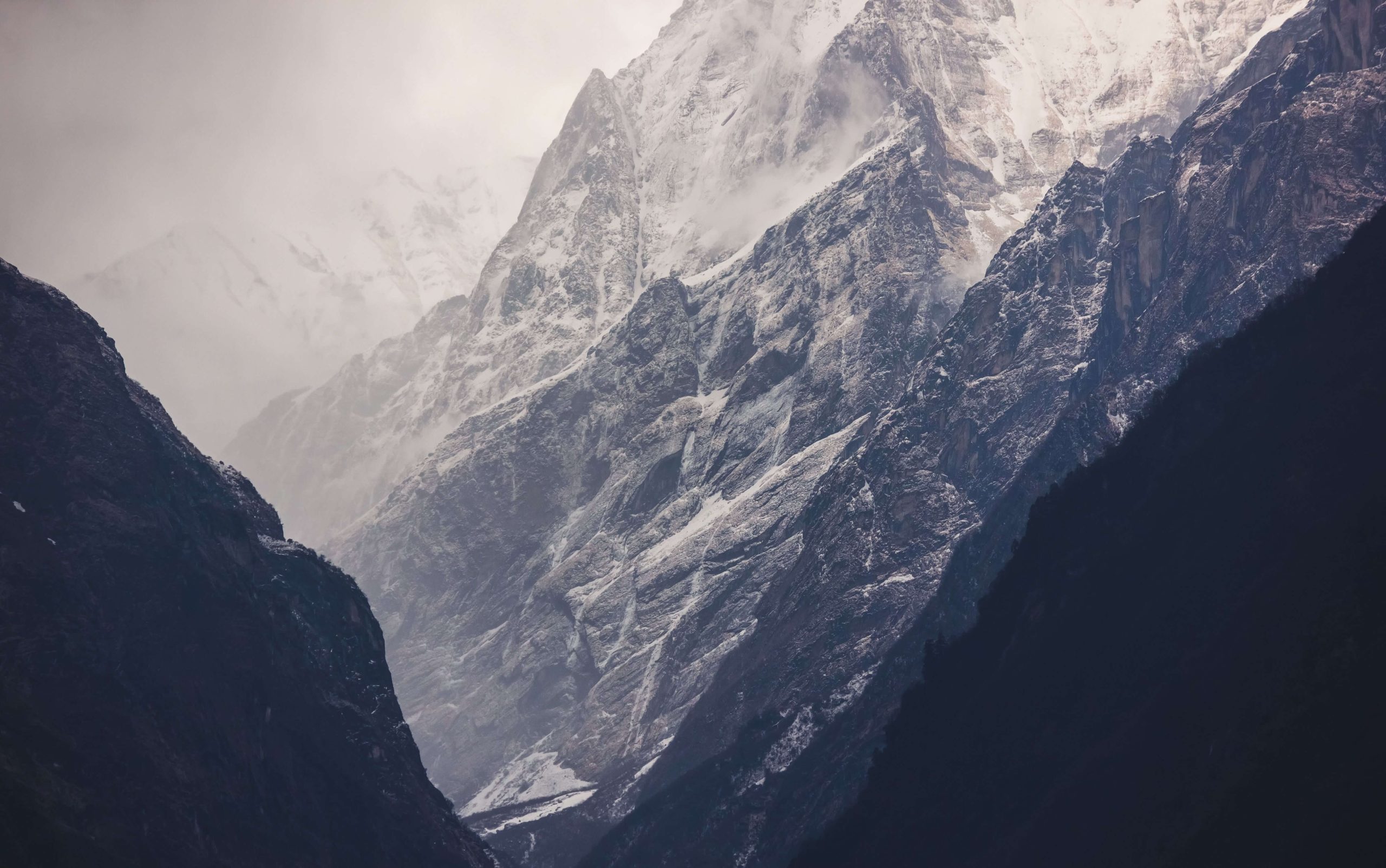 Mountain landscape, symbolizing peace, grounding, and nervous system regulation supported through sleep therapy for highly sensitive people in Denver, CO.